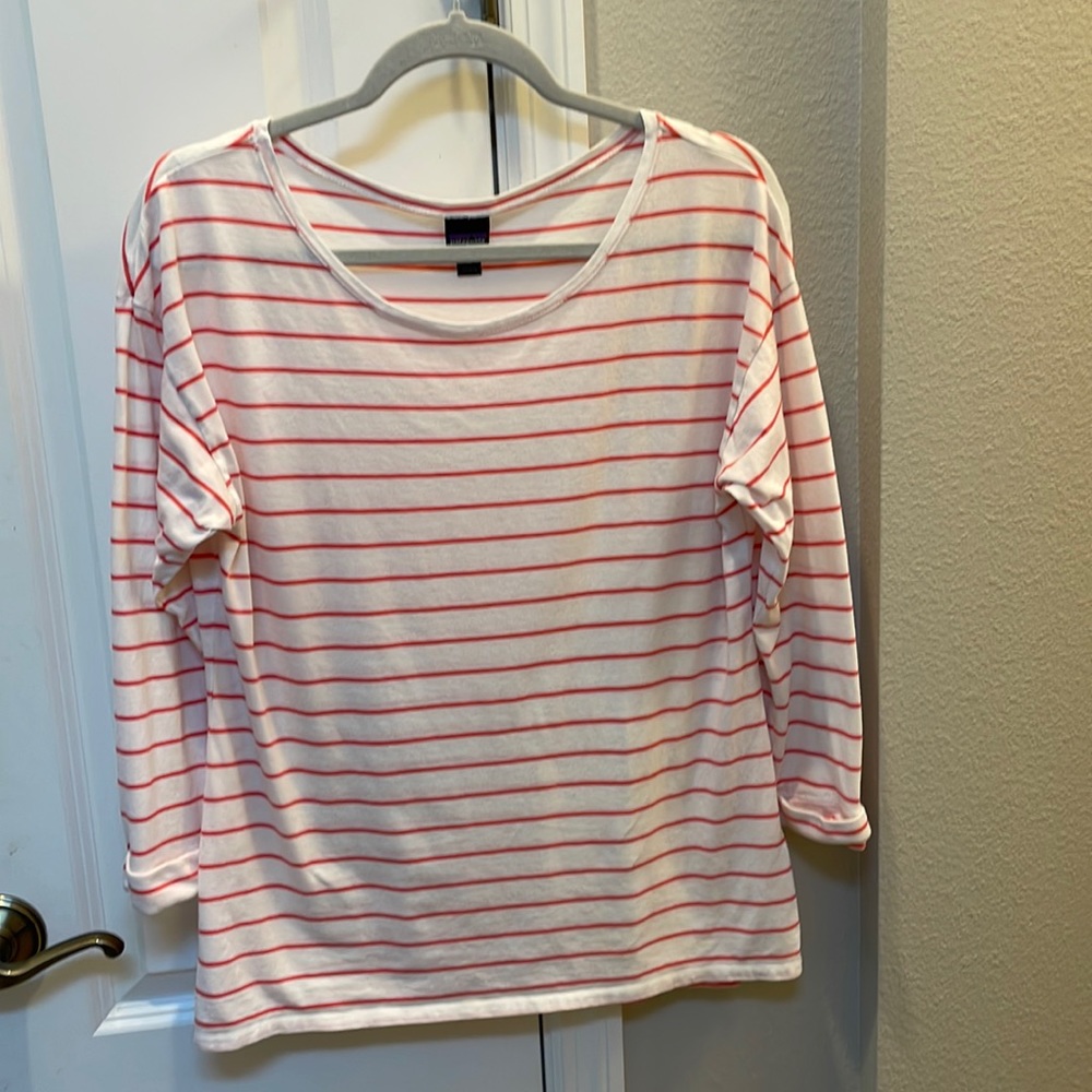 Patagonia Womens shirt, Quarter, length sleeve size large.
